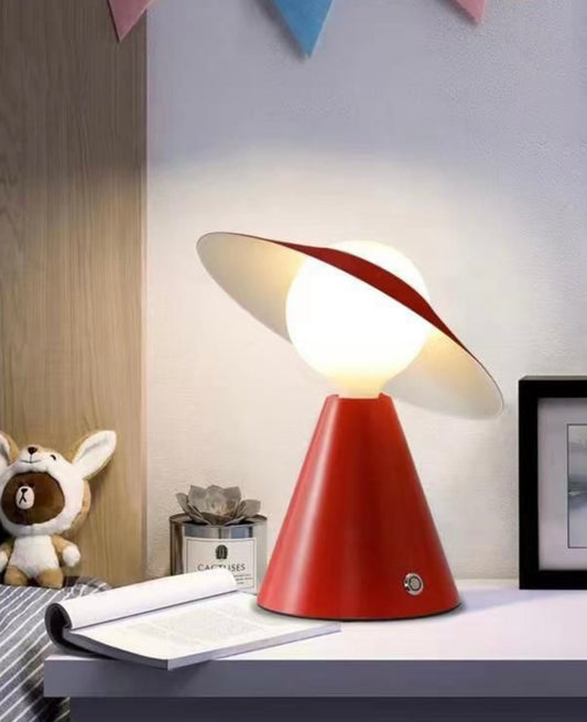 Lampada da Tavolo E27 – Design Moderno con Paralume Inclinato, Lampada da Comodino in Metallo, per Camera da Letto, Soggiorno, Studio D13