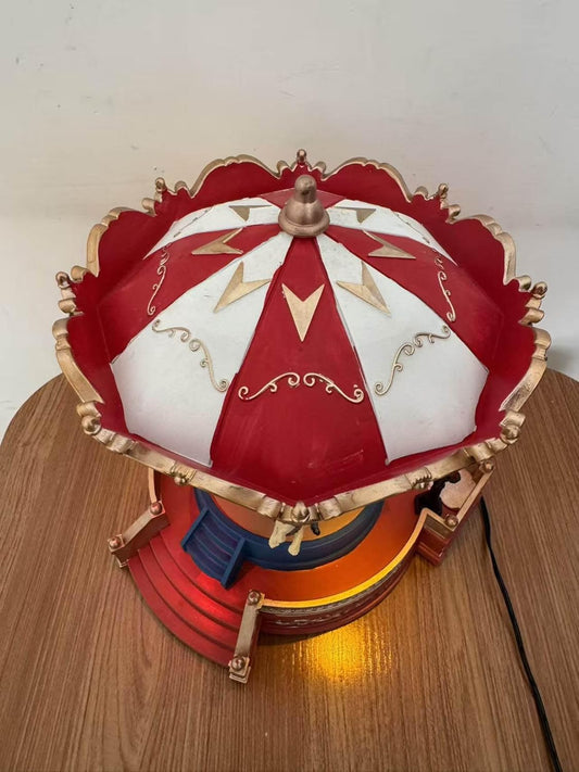 Carosello musicale luminoso natalizio, giostra decorativa con cavalli, luci LED multicolori e musica, 22×22×28 cm, con adattatore di alimentazione 091723