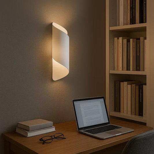 TEKHOME Applique da Parete Moderna Bianca E53-B, Portalampada G9, Design Elegante in Alluminio e Ceramica, Lampada da Muro Interni per Soggiorno, Camera da Letto e Corridoio