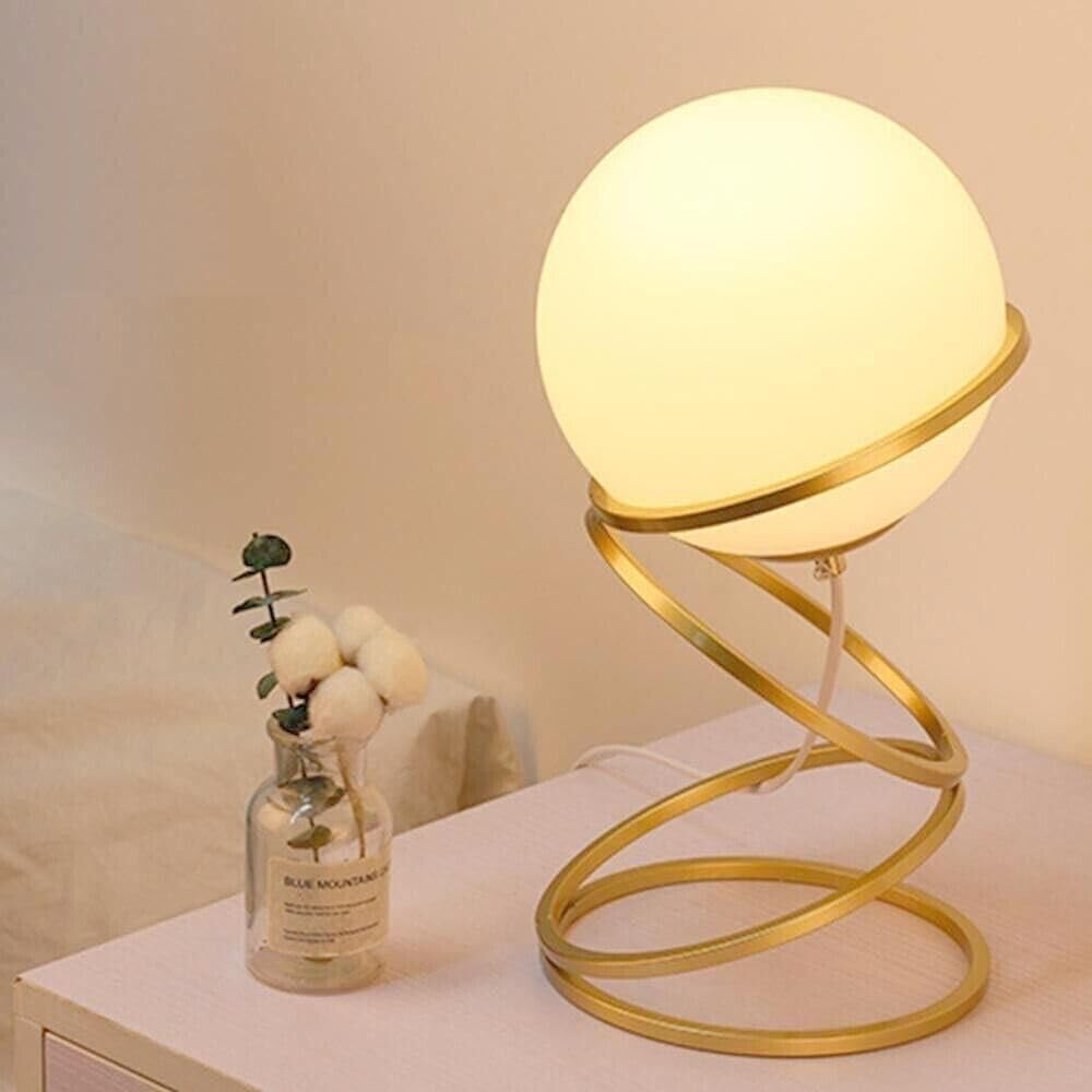 Lampada da tavolo comodino oro con sfera in vetro bianco design moderno lume dorato con cerchi D31