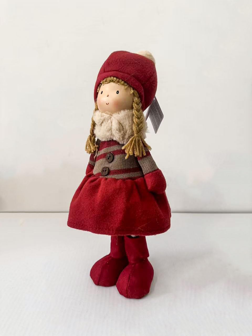 Bambola Natalizia Decorativa 30 cm – Pupazzo di Stoffa con Cappello Rosso e Treccine, Decorazione Natalizia per Casa, Tavolo, Camino, Regalo di Natale