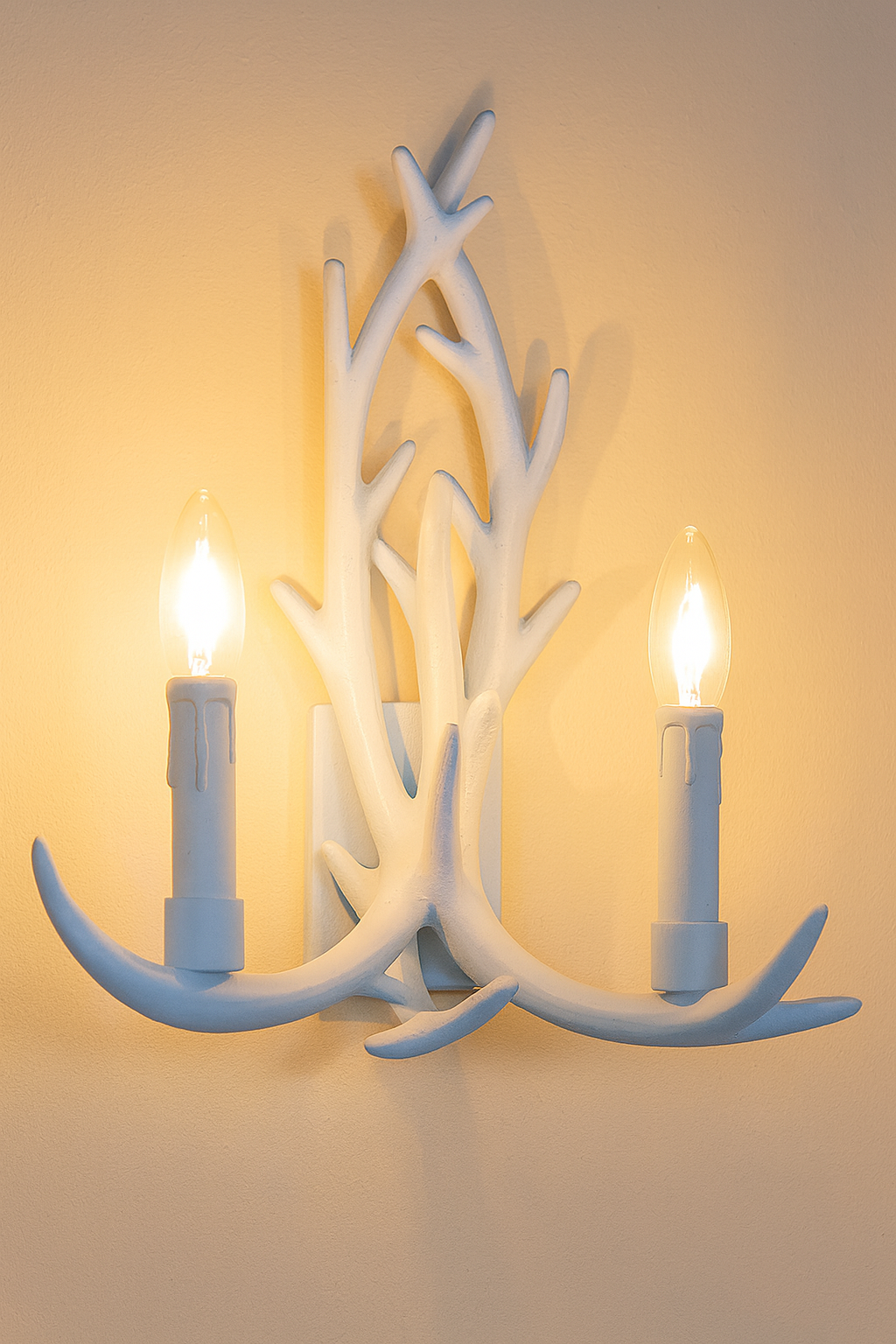 TEKHOME Applique da Parete Artistica a 2 Luci, Stile Ramo Bianco, Attacco E14, Struttura in Resina, Design Decorativo per Camera da Letto, Soggiorno e Corridoio E45-B