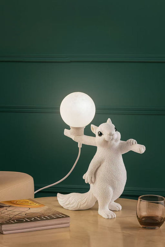 Lampada da Tavolo Decorativa a Scoiattolo – Attacco G9 Max 60W, Design Moderno in Resina Bianca, Lampada da Comodino per Camera, Soggiorno, Interni D06-B