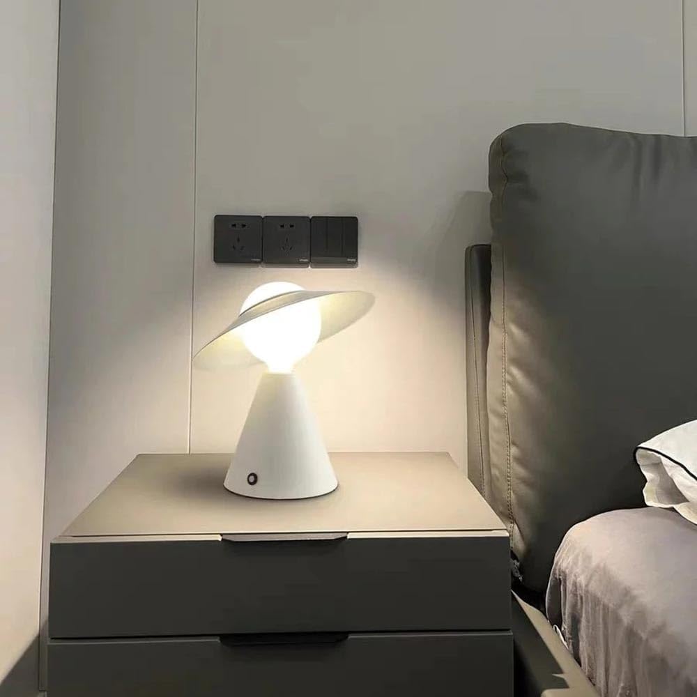 Lampada da Tavolo E27  – Design Moderno con Paralume Inclinato, Lampada da Comodino in Metallo, per Camera da Letto, Soggiorno, Studio   D13