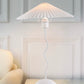 Lampada da Tavolo  E27 – Design Elegante con Paralume Plissettato, Lampada da Comodino Moderna, Interruttore su Cavo, Bianco, per Camera da Letto e Soggiorno D25-B