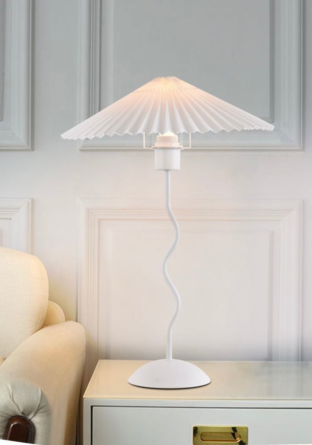 Lampada da Tavolo  E27 – Design Elegante con Paralume Plissettato, Lampada da Comodino Moderna, Interruttore su Cavo, Bianco, per Camera da Letto e Soggiorno D25-B