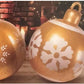 Palla Natalizia Gonfiabile 60 cm Oro – Decorazione Natalizia da Interno ed Esterno, Pallone Decorativo di Natale per Casa, Vetrina o Giardino 513015