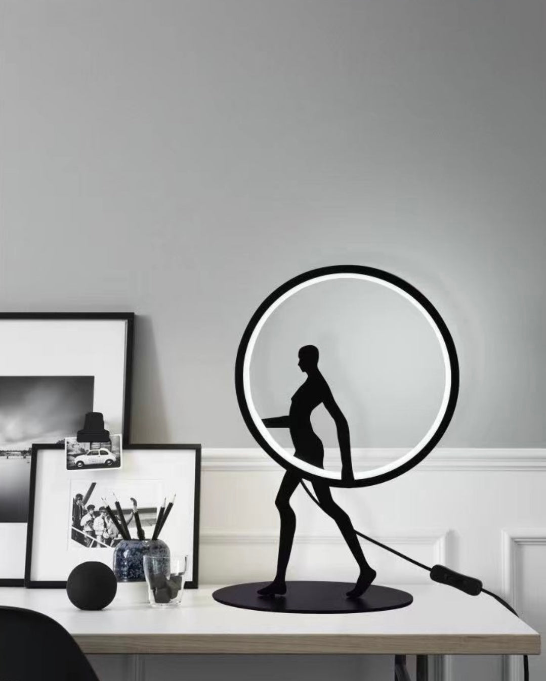 Lampada da Tavolo LED – Design Moderno con Figura, 9W 630LM, Luce Ambiente Decorativa per Soggiorno, Camera, Studio – Nero D02