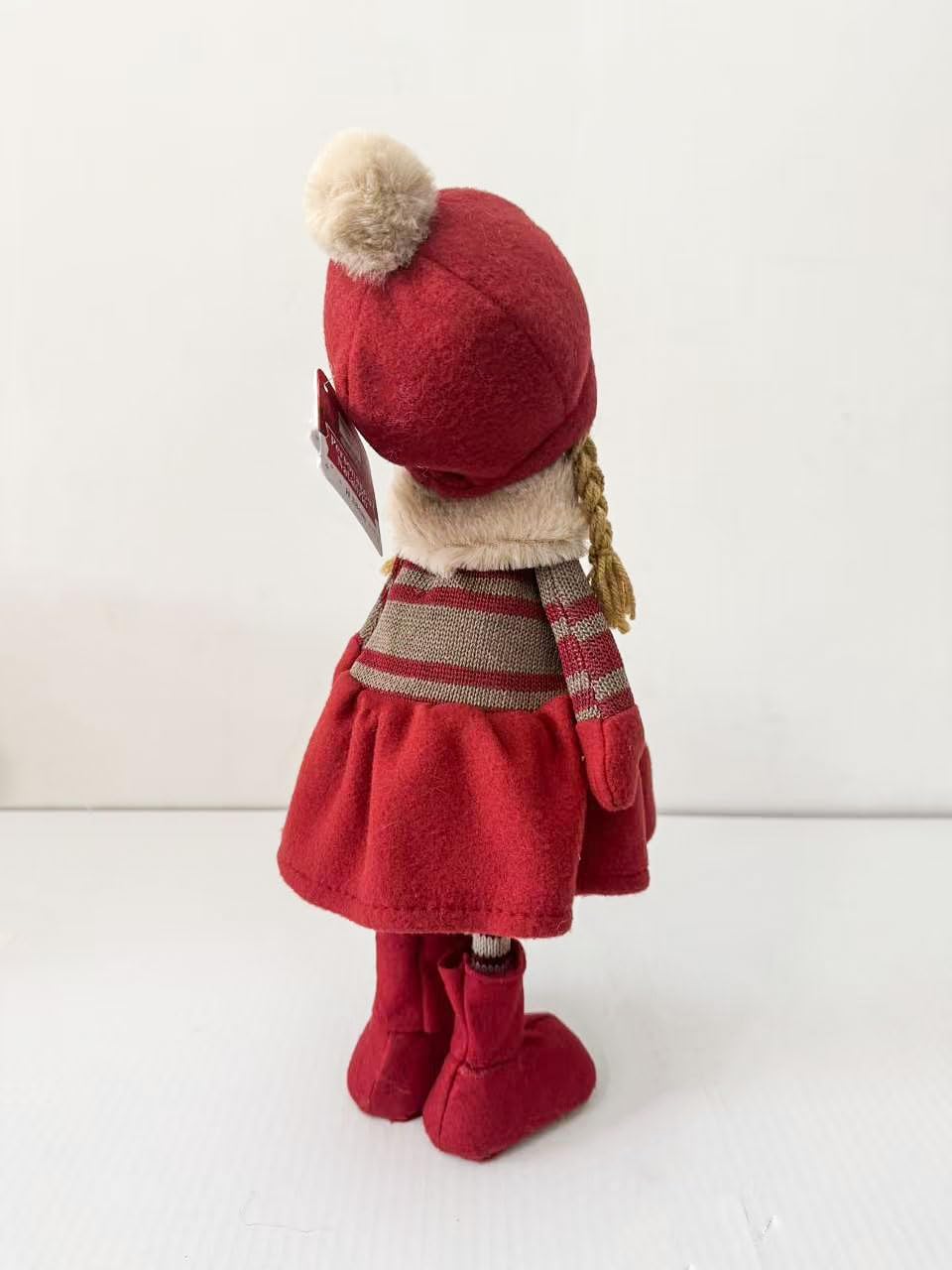 Bambola Natalizia Decorativa 30 cm – Pupazzo di Stoffa con Cappello Rosso e Treccine, Decorazione Natalizia per Casa, Tavolo, Camino, Regalo di Natale