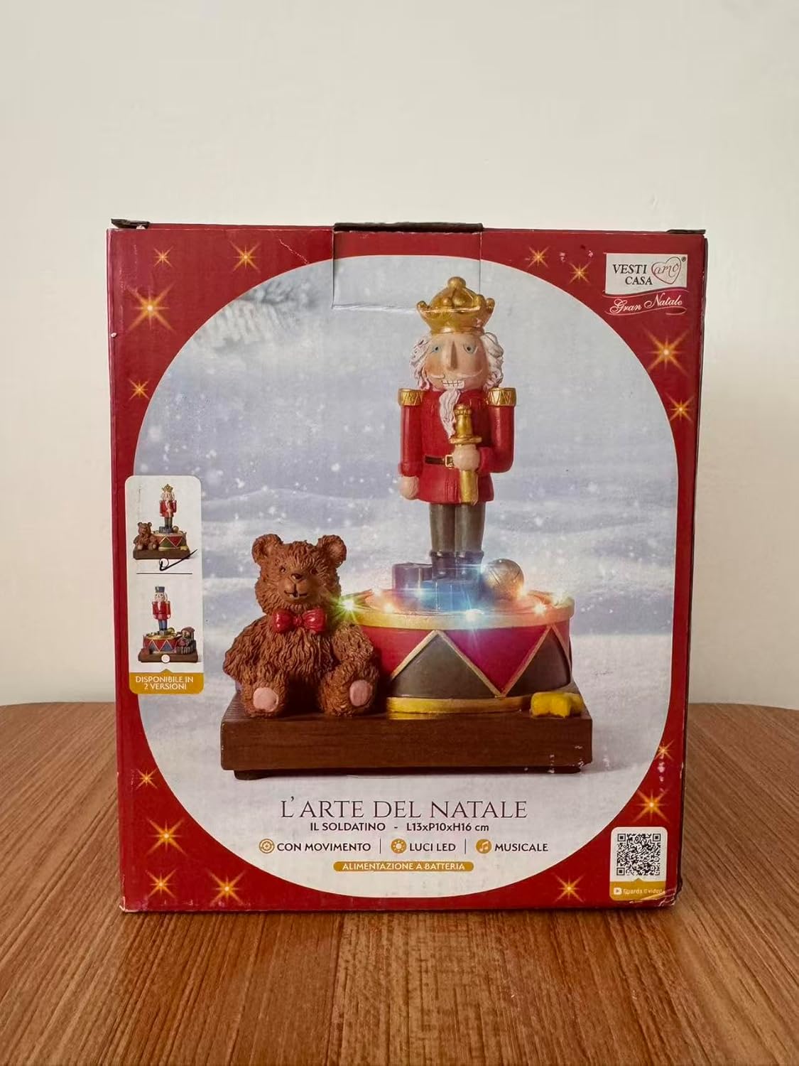 Soldatino di Natale con Orsetto – Decorazione Natalizia con Luci LED, Movimento e Musica – Alimentazione a Batteria – 16 cm 460619