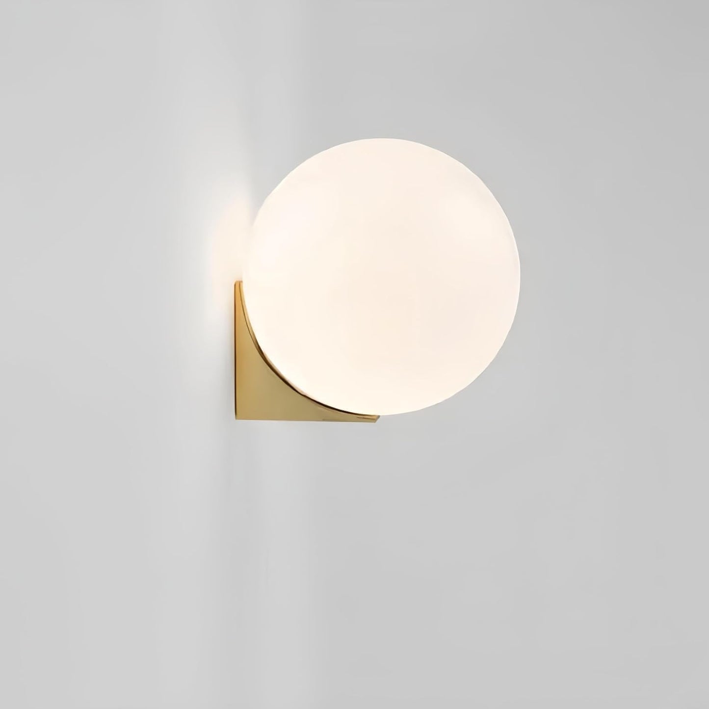 Applique da Parete Design Sferico – Lampada Moderna in Metallo Oro Opaco, Attacco G9, Compatibile con Lampadine LED o Alogene, Facile Installazione per Camera, Soggiorno o Ufficio AQ55