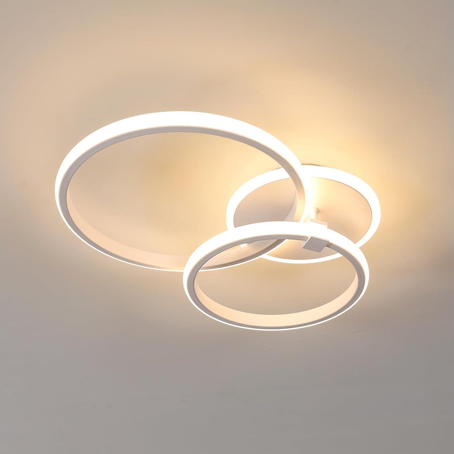Plafoniera LED Moderna 42W, Lampadario da Soffitto a 3 Anelli in Alluminio, Luce Calda 3000K, Design Elegante, Ø62 cm, Bianco, Ideale per Soggiorno Camera da Letto Cucina C35