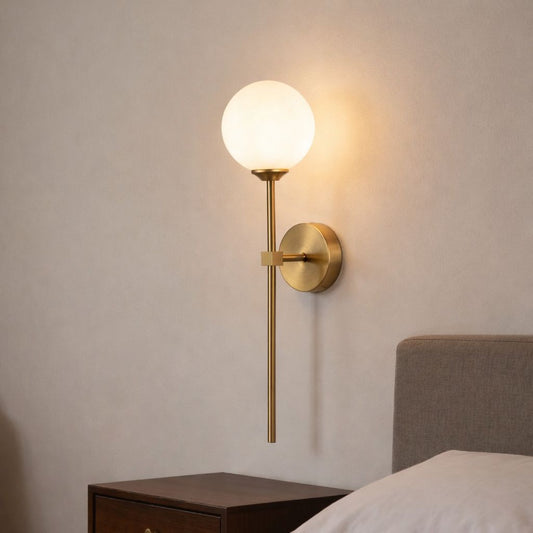 Applique da Parete Moderna G9, Design con Sfera in Vetro Opalino, Colore Oro, Lampada da Parete Elegante per Camera da Letto Soggiorno Corridoio – AQ43