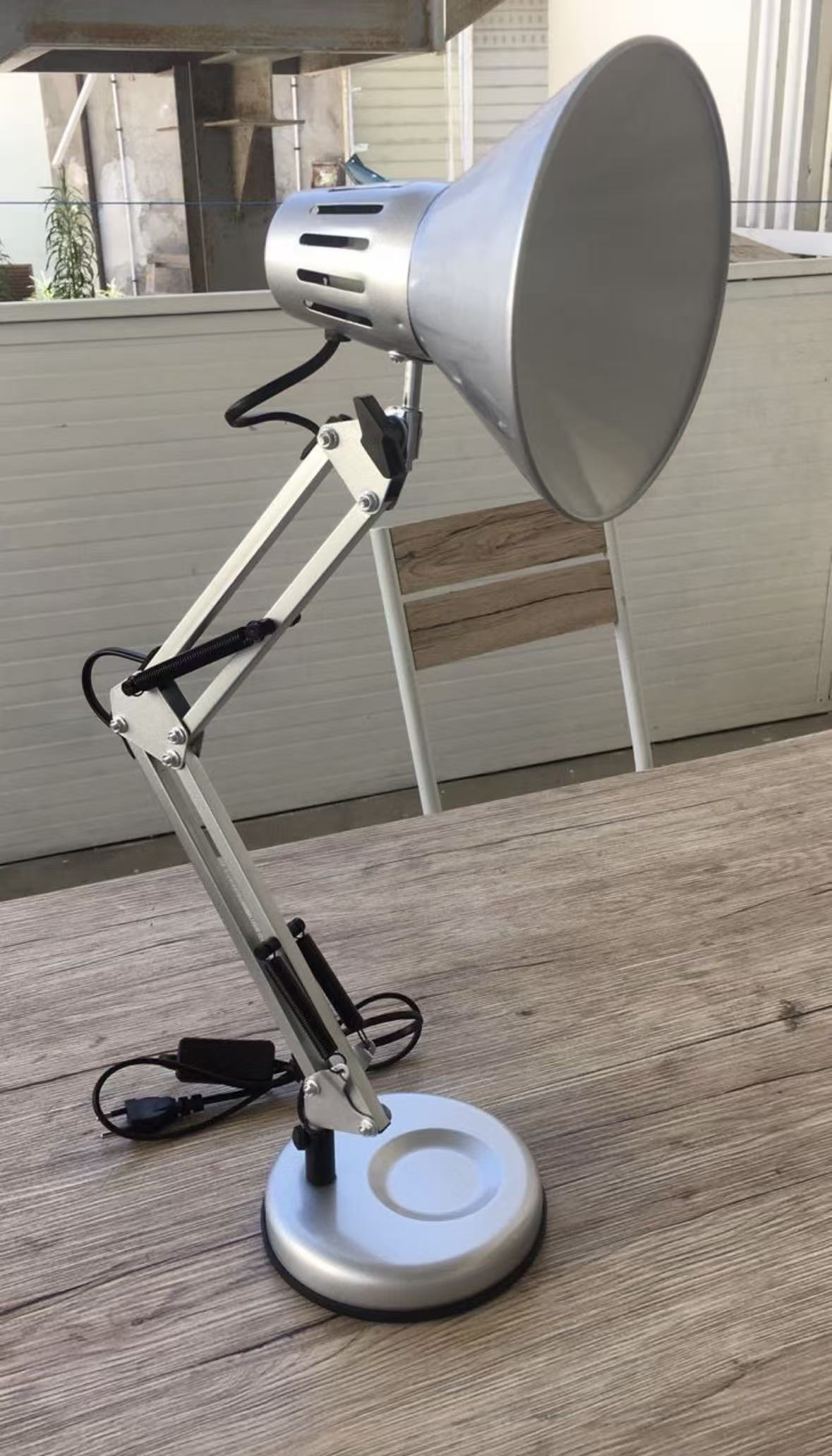 Lampada da Scrivania Orientabile E27 in Metallo – Lampada da Tavolo Moderna con Braccio Regolabile, Base Stabile, per Studio, Ufficio, Cameretta D11